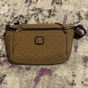 Brand new with tags Alexis Bendel quilted belt bag!